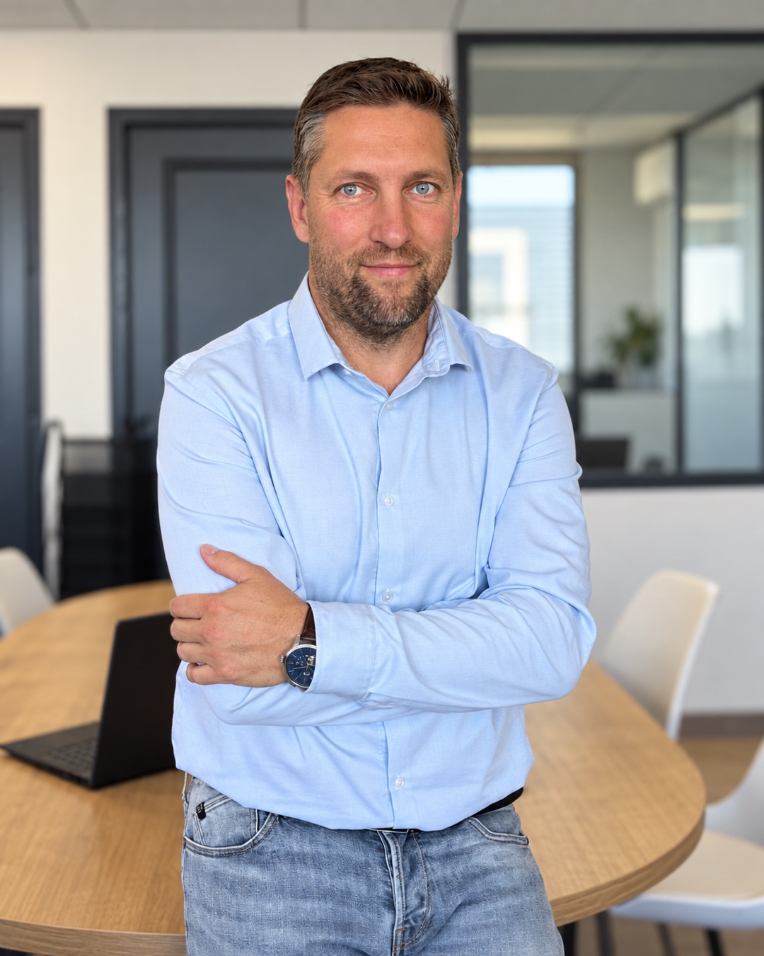 Frédéric Izacard dans les bureaux du Groupe INCENDIZ